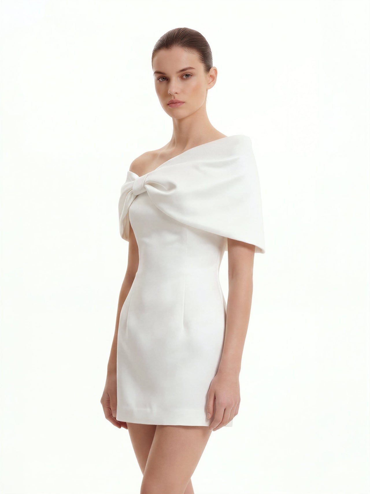 緞面不對稱蝴蝶結迷你洋裝 - 白色