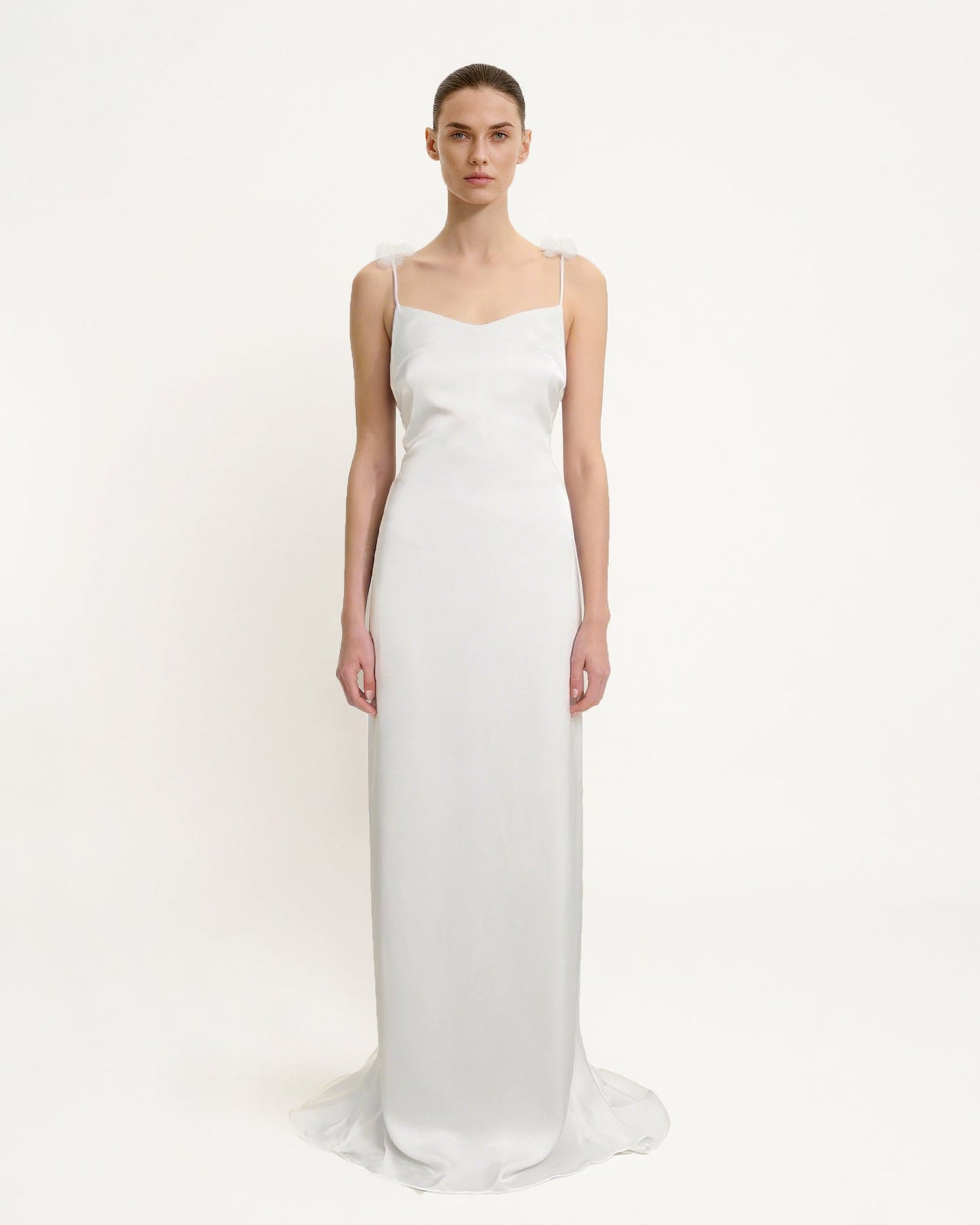 Satin 細肩帶附花卉飄帶長洋裝 - 白色