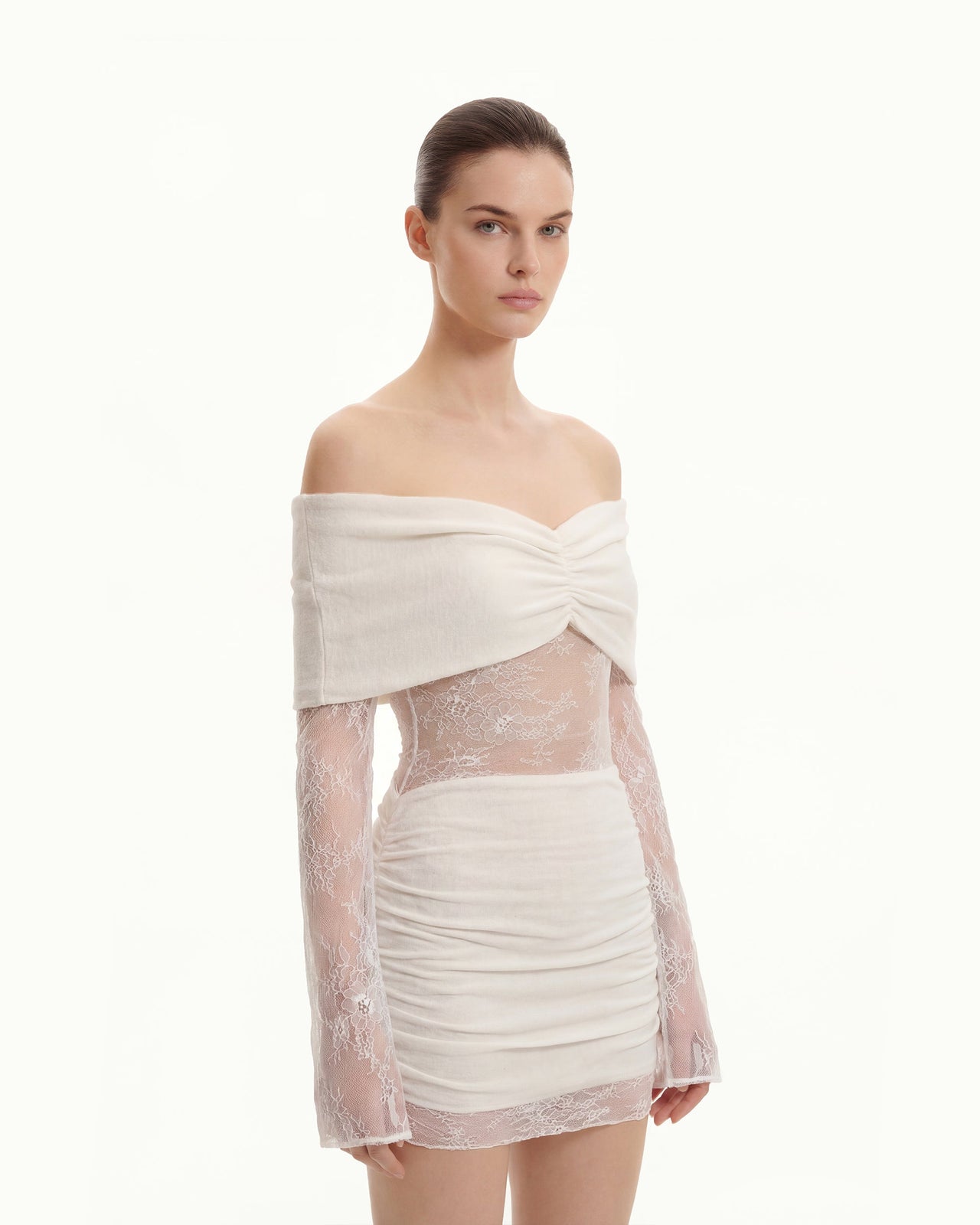 露肩抓皺蕾絲袖迷你洋裝 - 白色