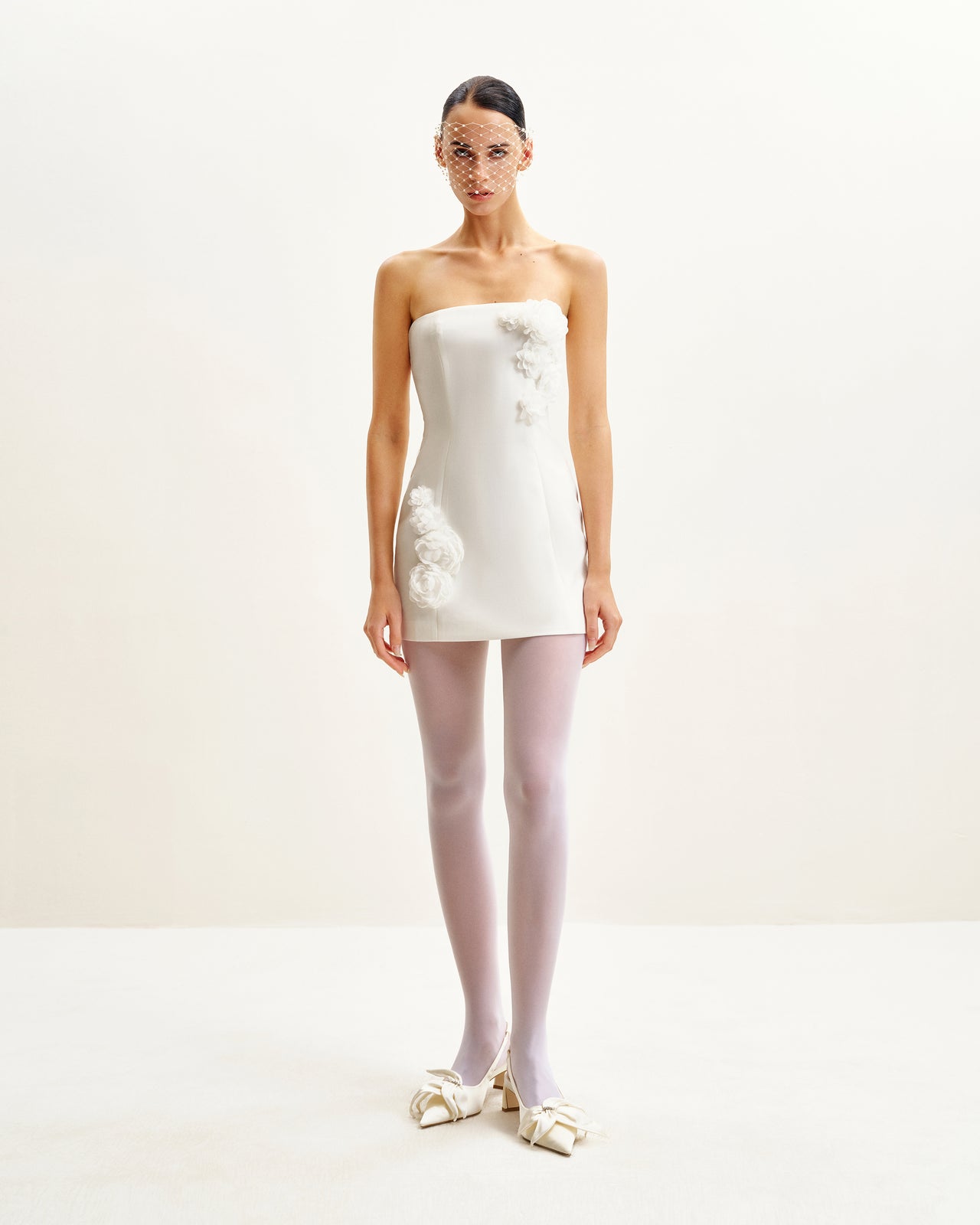 Blossoming Elegance 無肩帶洋裝 - 白色