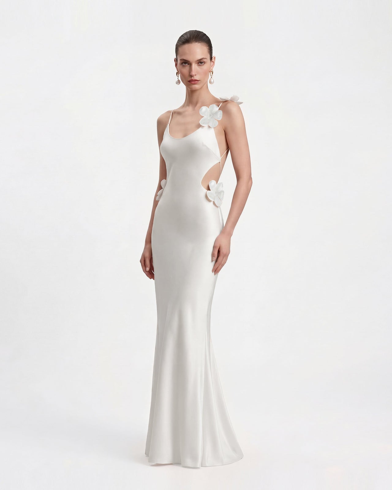 3D立體花卉貼花緞面洋裝 - 白色