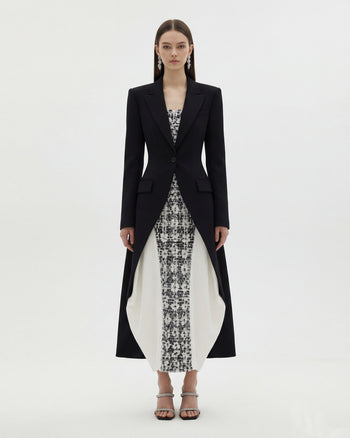 立體剪裁劍領弧形下擺長版西裝外套 - 黑色