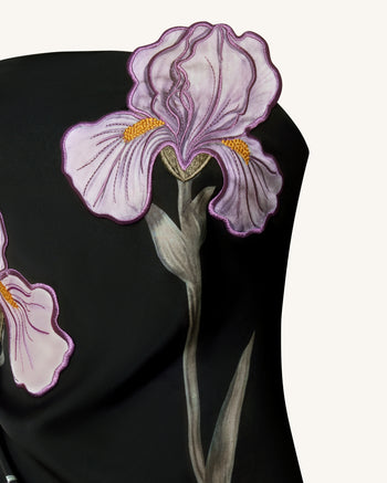 Iris 立體花卉貼花平口長版連身裙 - 黑色