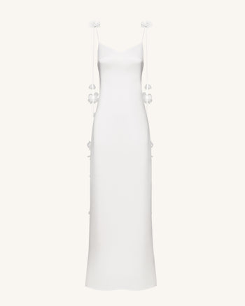 Satin 細肩帶附花卉飄帶長洋裝 - 白色