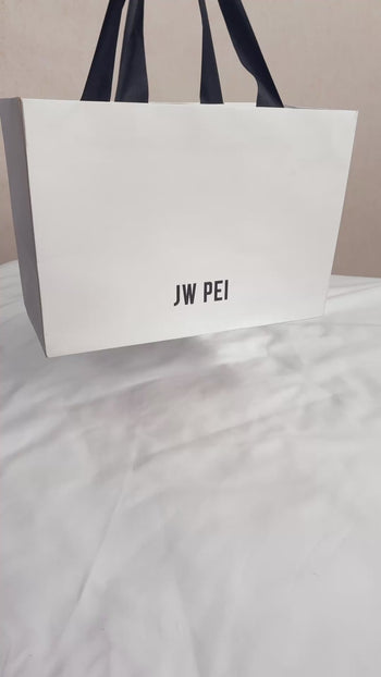 Jayla 金屬吊飾裝飾肩背包－深酒紅色