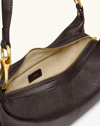 Selia 柔軟粒面斜背包 - 深棕色